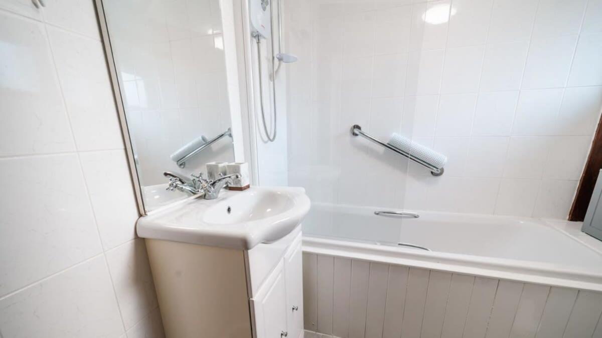 Lovely 2 Bedroom Coastal Cottage Near Bude Eksteriør bilde