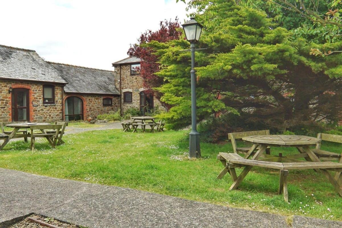 Lovely 2 Bedroom Coastal Cottage Near Bude Eksteriør bilde